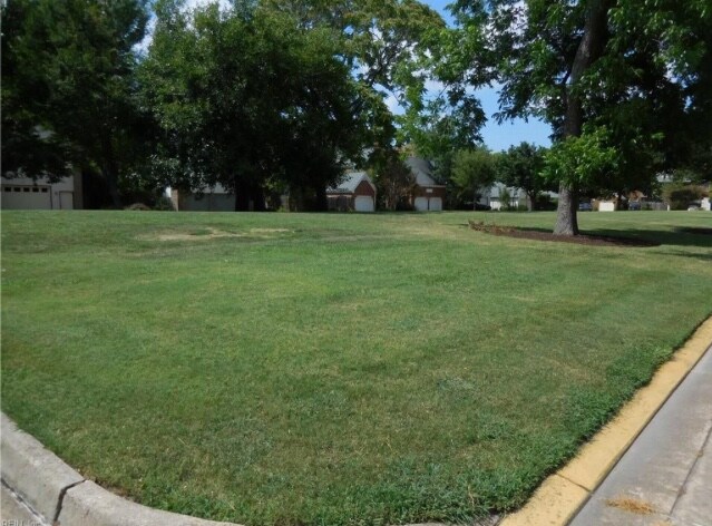 Building Photo - 1305 Llewellyn Ave