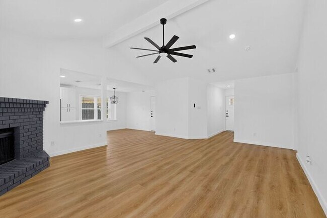 Building Photo - Gem In Flower Mound Waiting On You!!!
