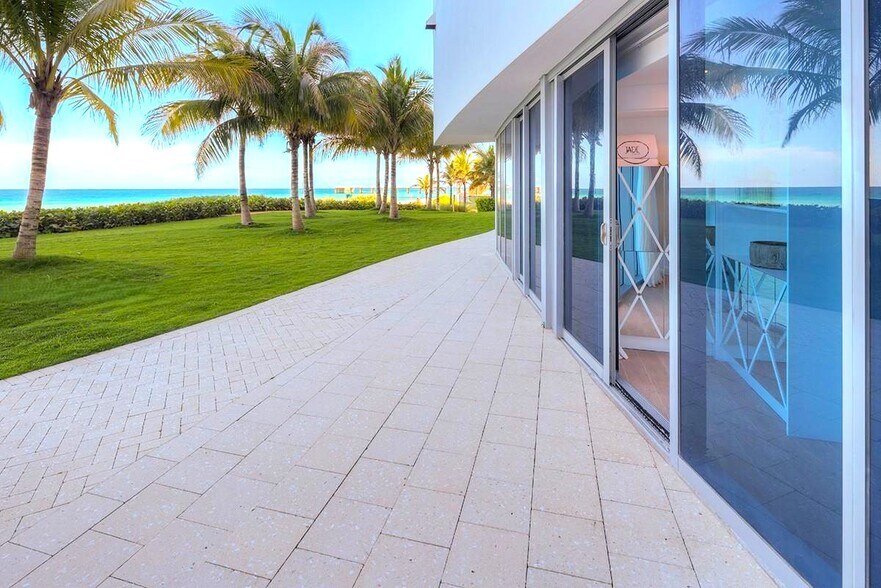 Building Photo - 17001 Collins Ave