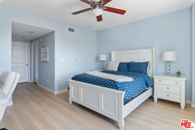Building Photo - 4320 Tradewinds Dr