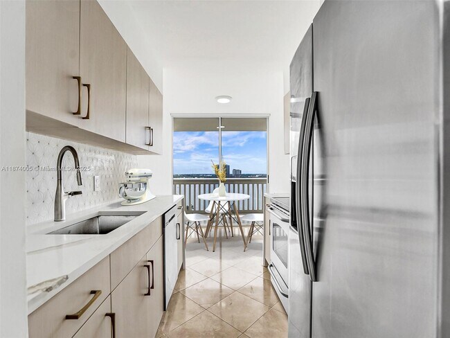Building Photo - 1000 W Island Blvd