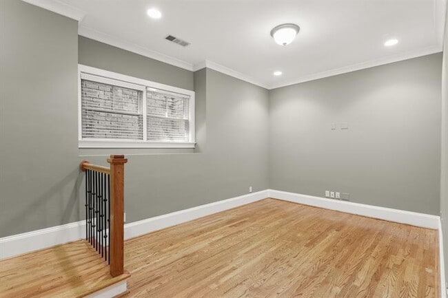 Building Photo - 395 Laurent St NW