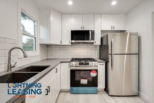 Building Photo - 1363 Hauser Blvd