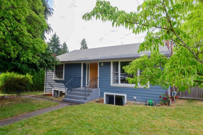 Building Photo - 1036 NE 98th St