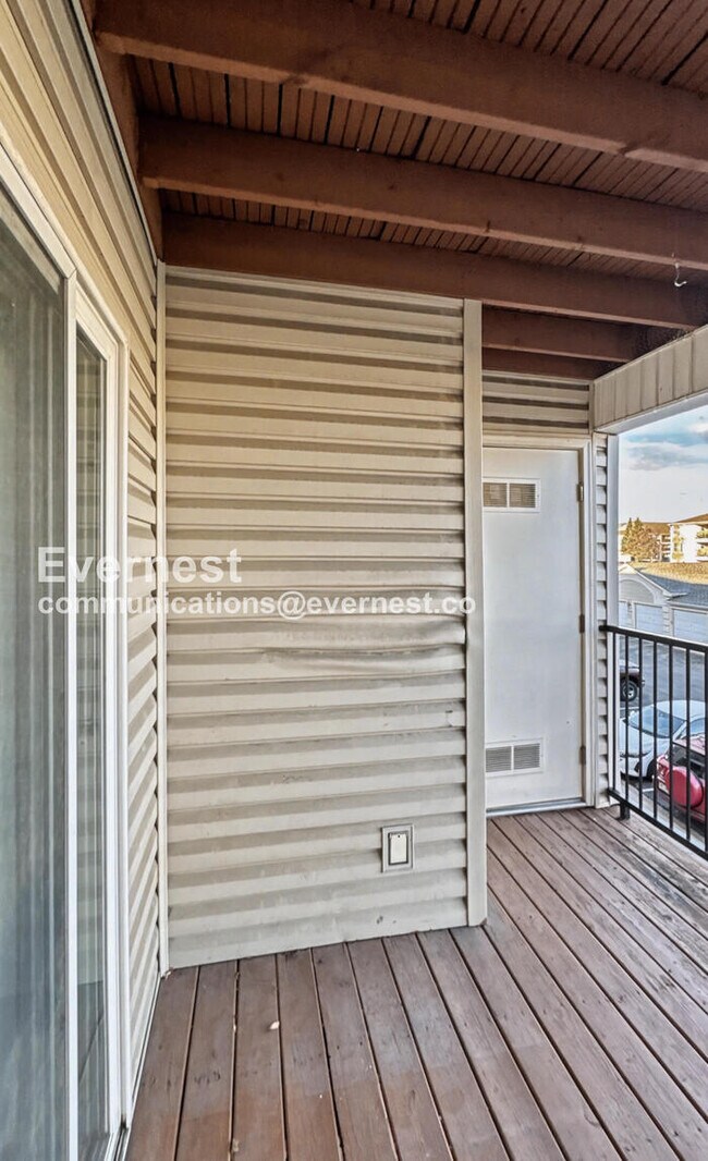 Building Photo - Modern Comfort Meets Mountain Views / 3 beds & 2 Bath / Coming Soon!