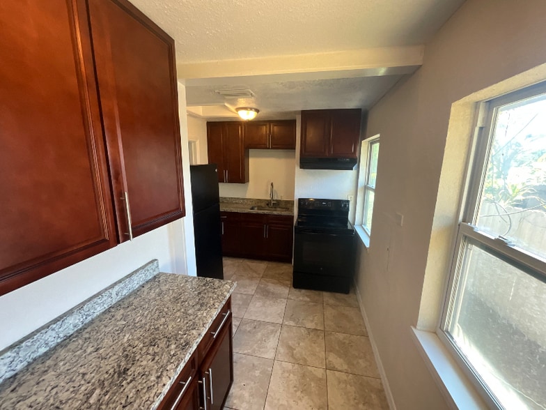 Building Photo - 32 8th Ave SE