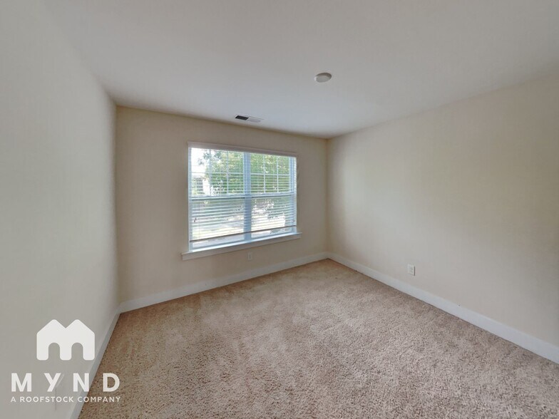 Building Photo - 2613 Double Oaks Rd