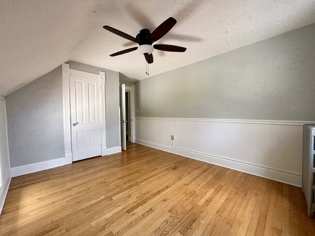 Building Photo - Spacious Upper, 1 bedroom, 1 bath, with bonus room
