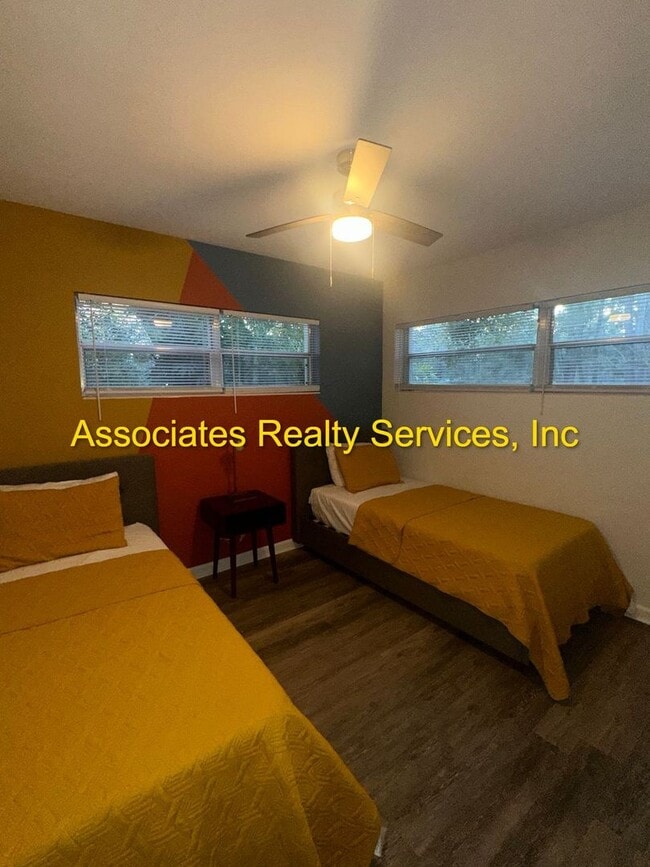 Building Photo - 3 Bed/2 Bath Spacious Home in Mason Manor! Screened Porch and Fenced Backyard!!!