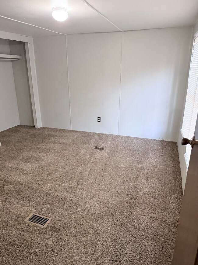 Building Photo - 61 Oakwood Cir
