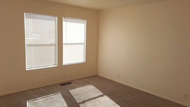 Building Photo - 4 Bedroom, 2.5 Bathroom! Lovely Home Comin...