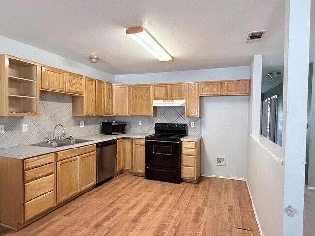Building Photo - 142 Nuuanu Ln
