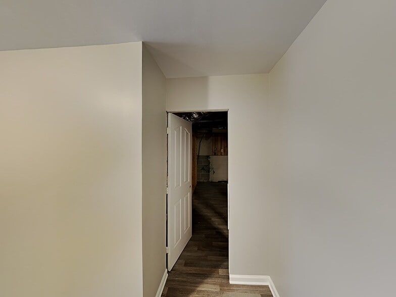 Building Photo - 401 Brookside Dr
