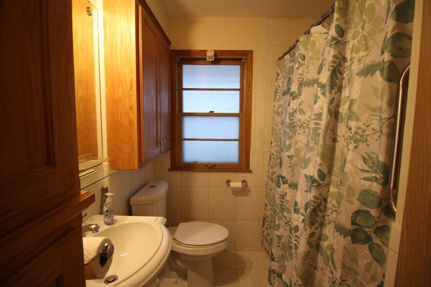 Building Photo - 6310 Vincent Ave S