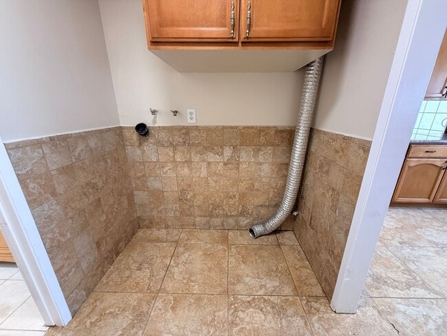 Building Photo - Spacious 3BR Home with Central AC & Private Yard in Baldwin Park