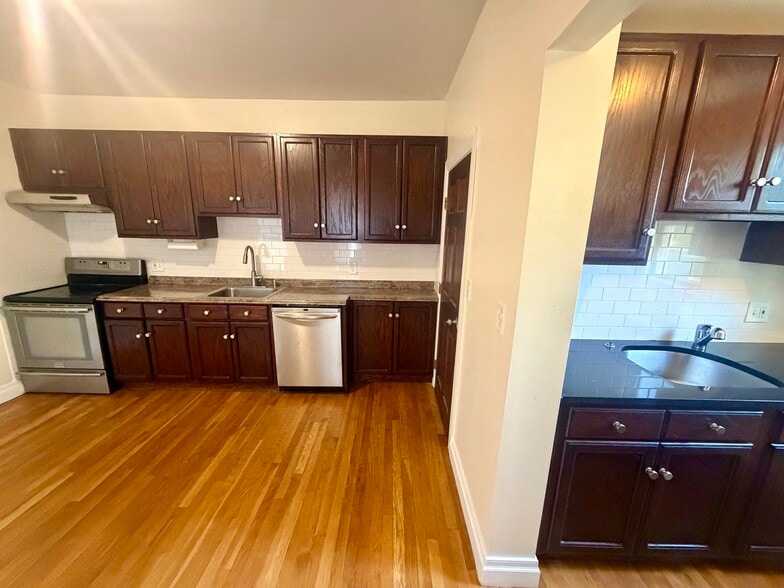 Primary Photo - 19 Banks St