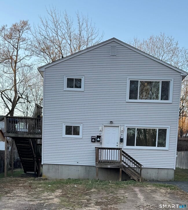 Building Photo - 18 W Hills Rd