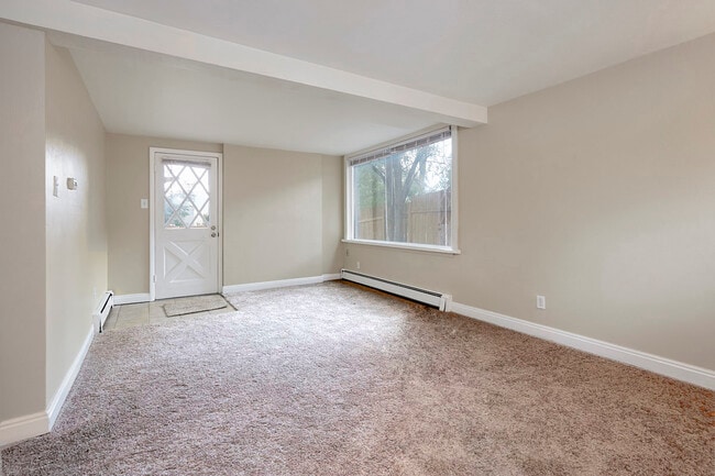 Building Photo - 241 Elmwood Dr