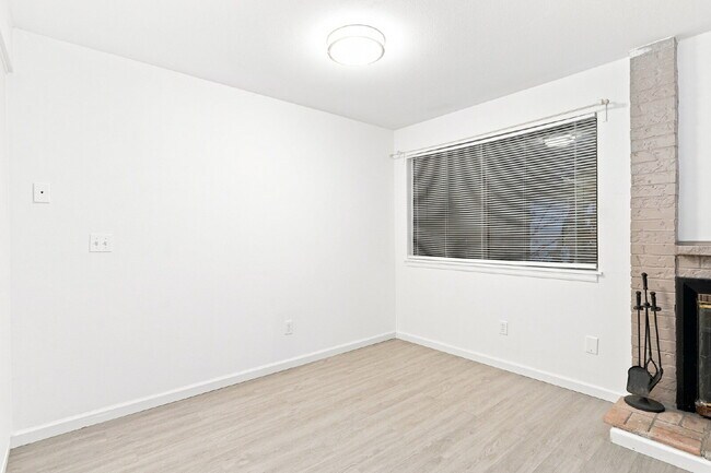 Building Photo - Renton 2 Bedroom in Great Location Available!