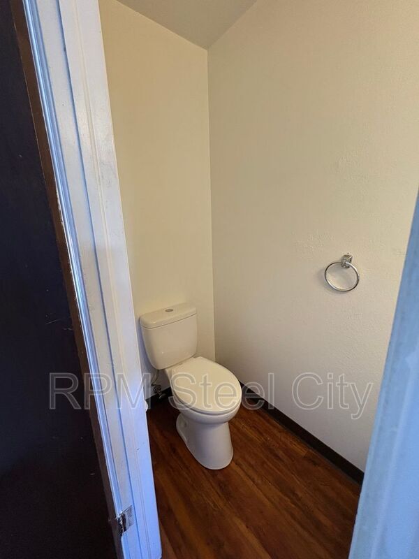 Building Photo - 1928 N Salem Ave