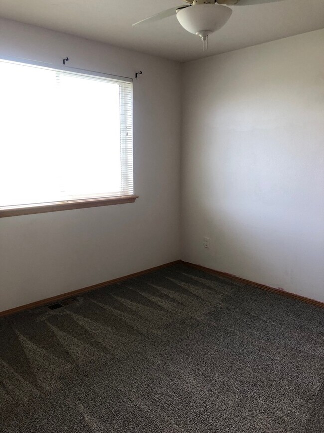 Building Photo - Beautiful 3 bedroom 2 bath in Kennewick of...