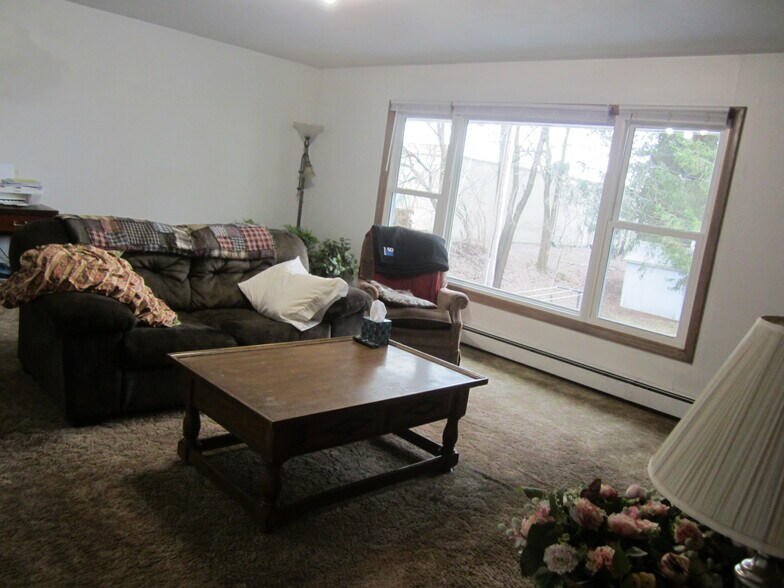 Building Photo - 2319 N Hillcrest Pky