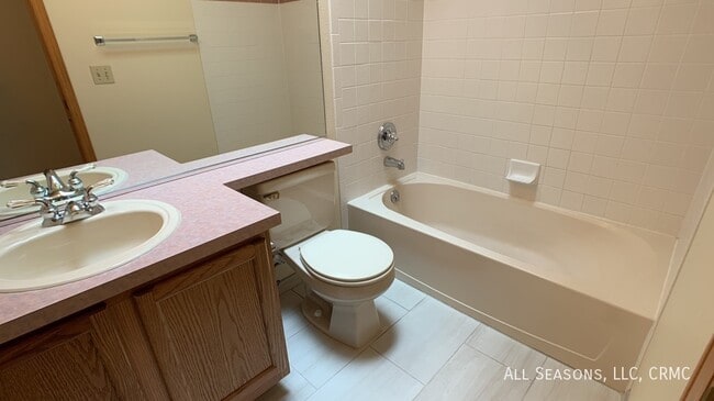 Building Photo - 1334 S Canoe Creek Dr