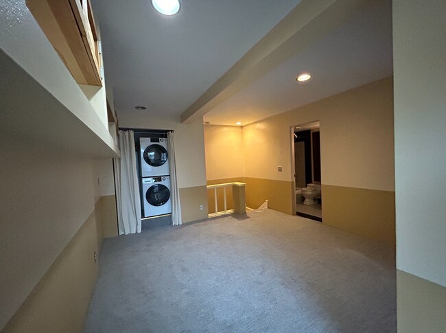 Building Photo - Capitol Hill Condo