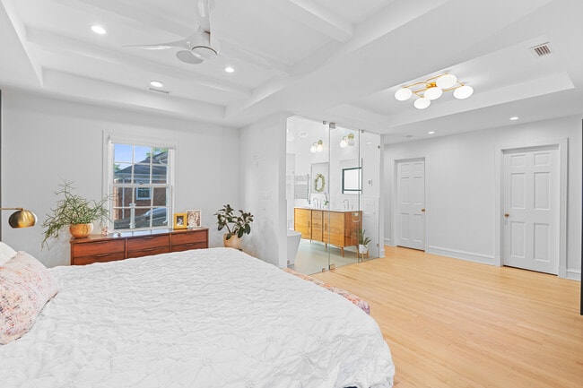 Building Photo - 9526 Lawndale Ave