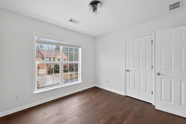 Building Photo - 5008 Bethpage Dr NE