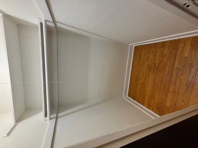 Building Photo - 2216 W Thome Ave