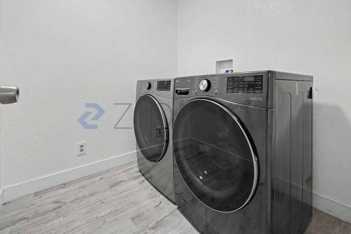 Building Photo - Unit