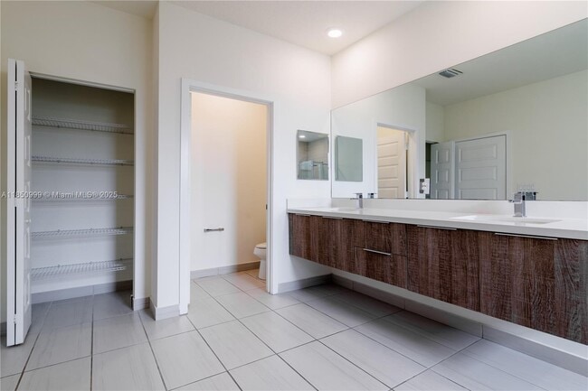 Building Photo - 10590 NW 78th Terrace