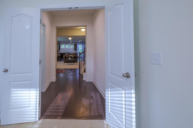 Building Photo - 411 Alamosa Pl
