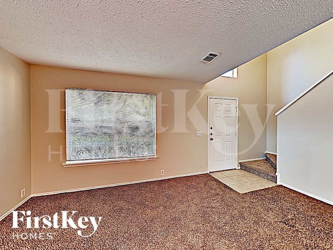 Building Photo - 820 Monette Dr