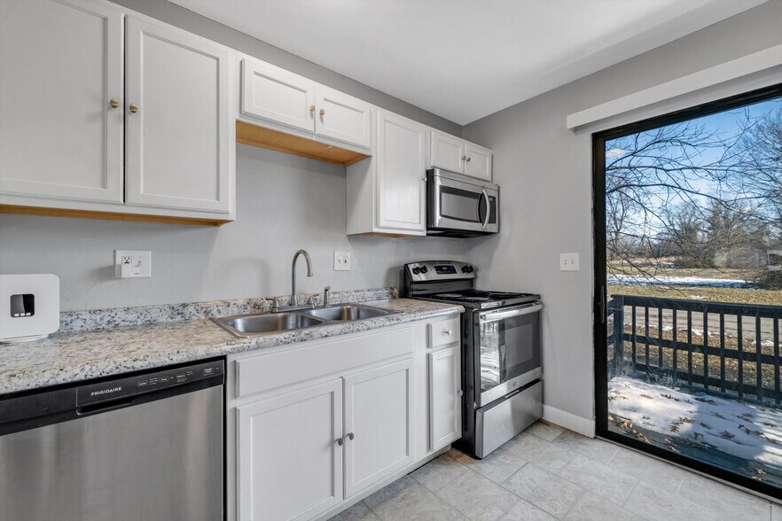 Building Photo - 11 Carriage Lane