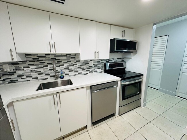 Building Photo - 1805 Sans Souci Blvd