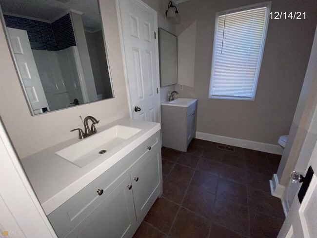 Building Photo - 107 Ford St