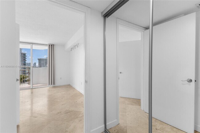 Building Photo - 1621 Bay Rd