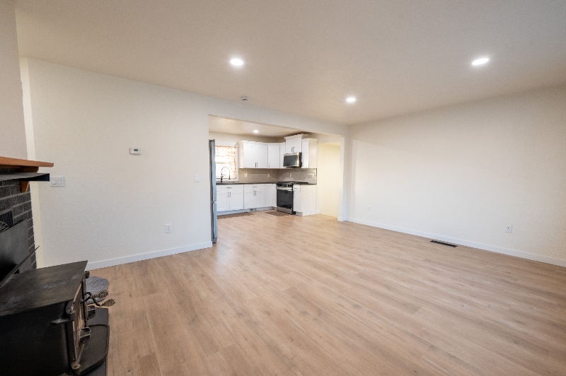 Building Photo - 945 N 7th E St