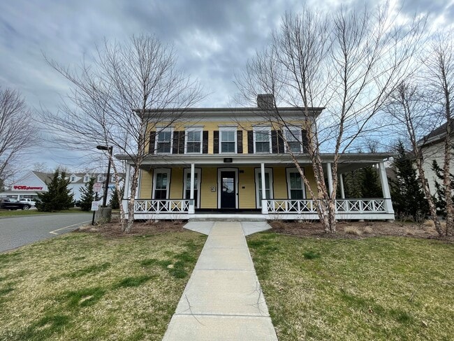 Historical Building - zBarton Commons