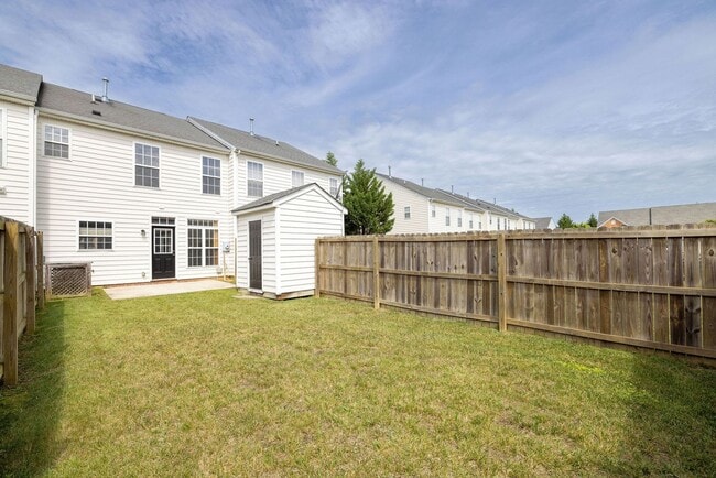 Building Photo - Well-maintained townhouse in Richmond