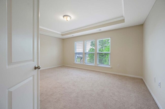 Building Photo - Roomy Townhome in RTP