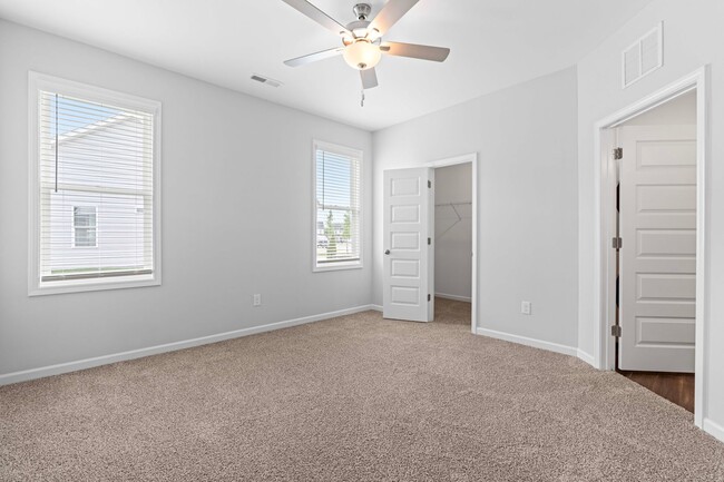 Building Photo - *MOVE IN SPECIAL* $1000 OFF FIRST FULL MON...