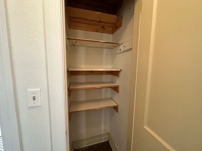 Building Photo - Plaza District / Classen 3 Bed Beauty! - Move In Deposit-Free! (If Qualified)