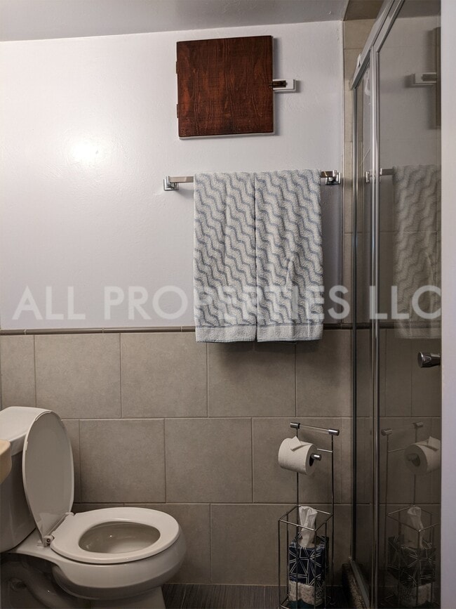 Building Photo - 557 S Race St