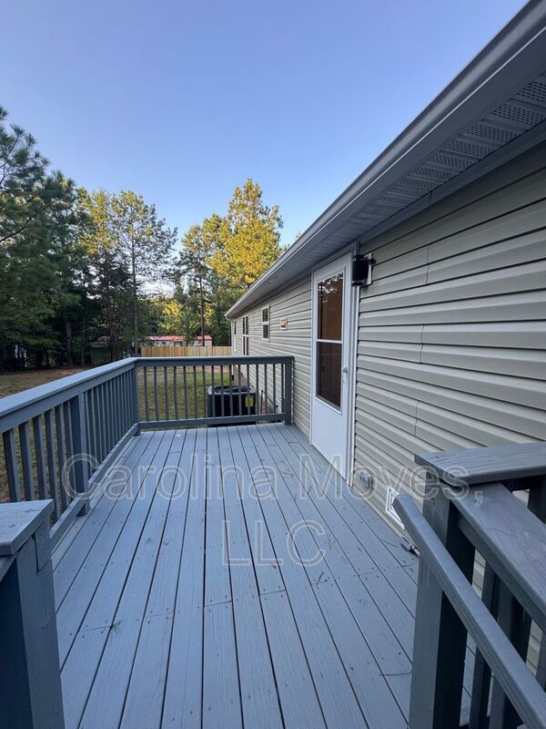 Building Photo - 321 Horseshoe Falls Rd