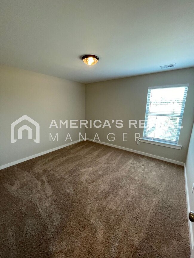 Building Photo - 294 Shiloh Creek Dr