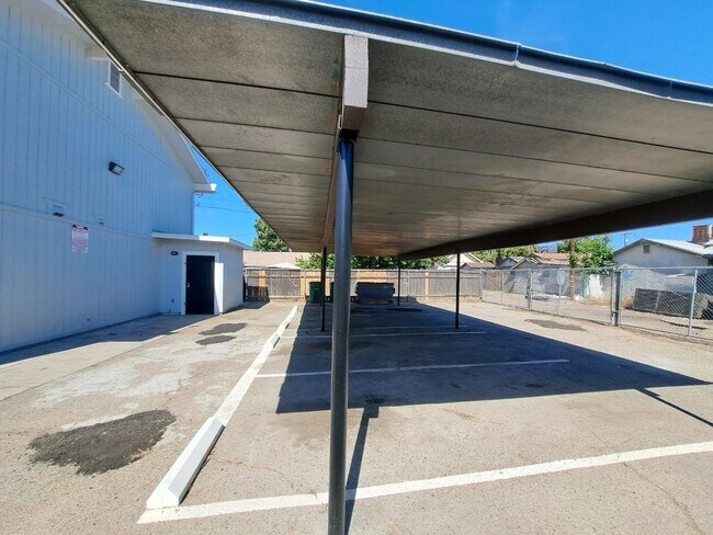 Building Photo - 3271 E Tyler Ave