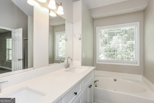 Building Photo - 4818 Clove Dr SW